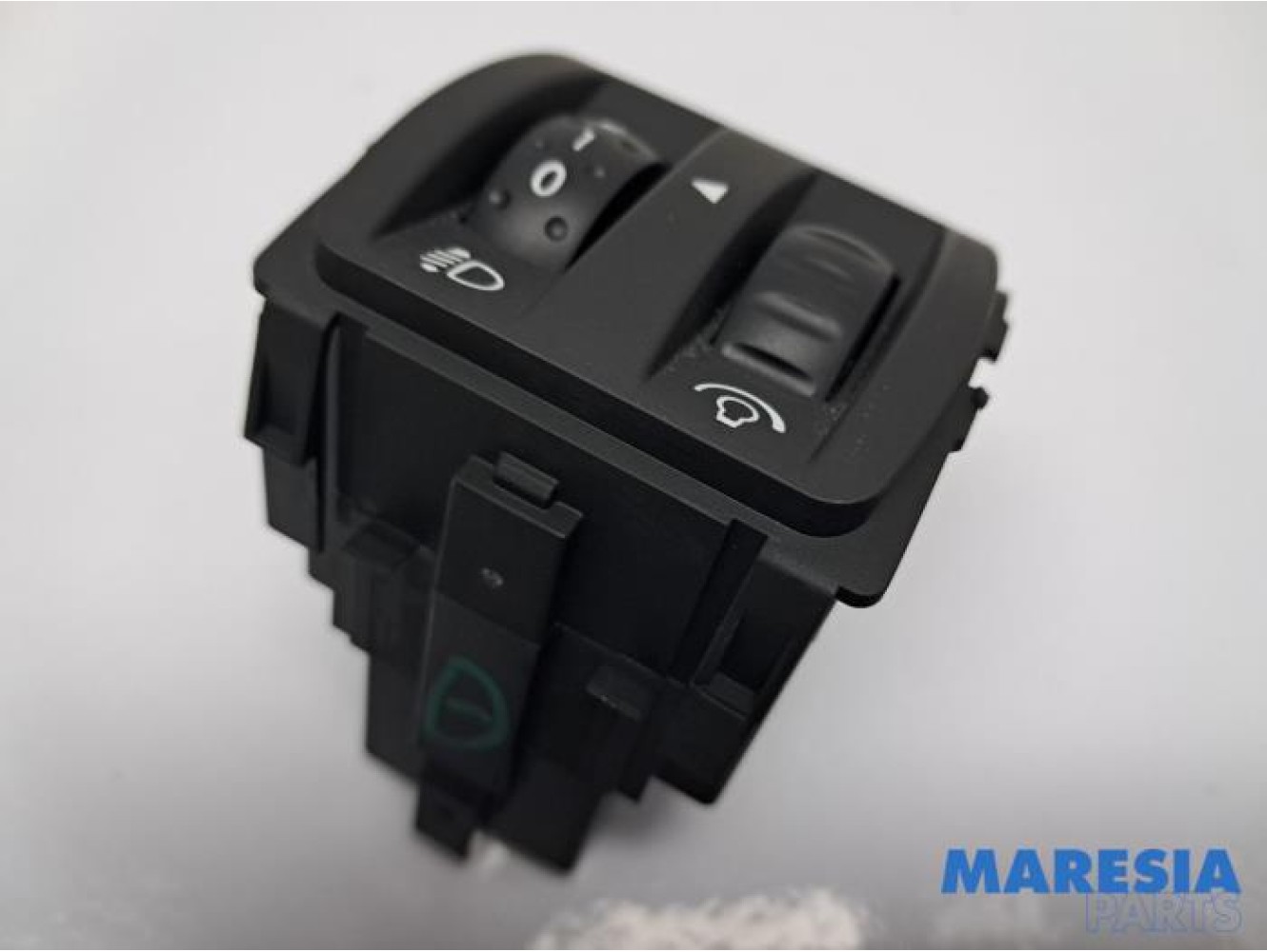 Renault - Clio - AIH headlight switch