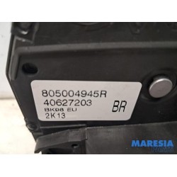 Renault - Clio - Front door lock mechanism 4-door, right