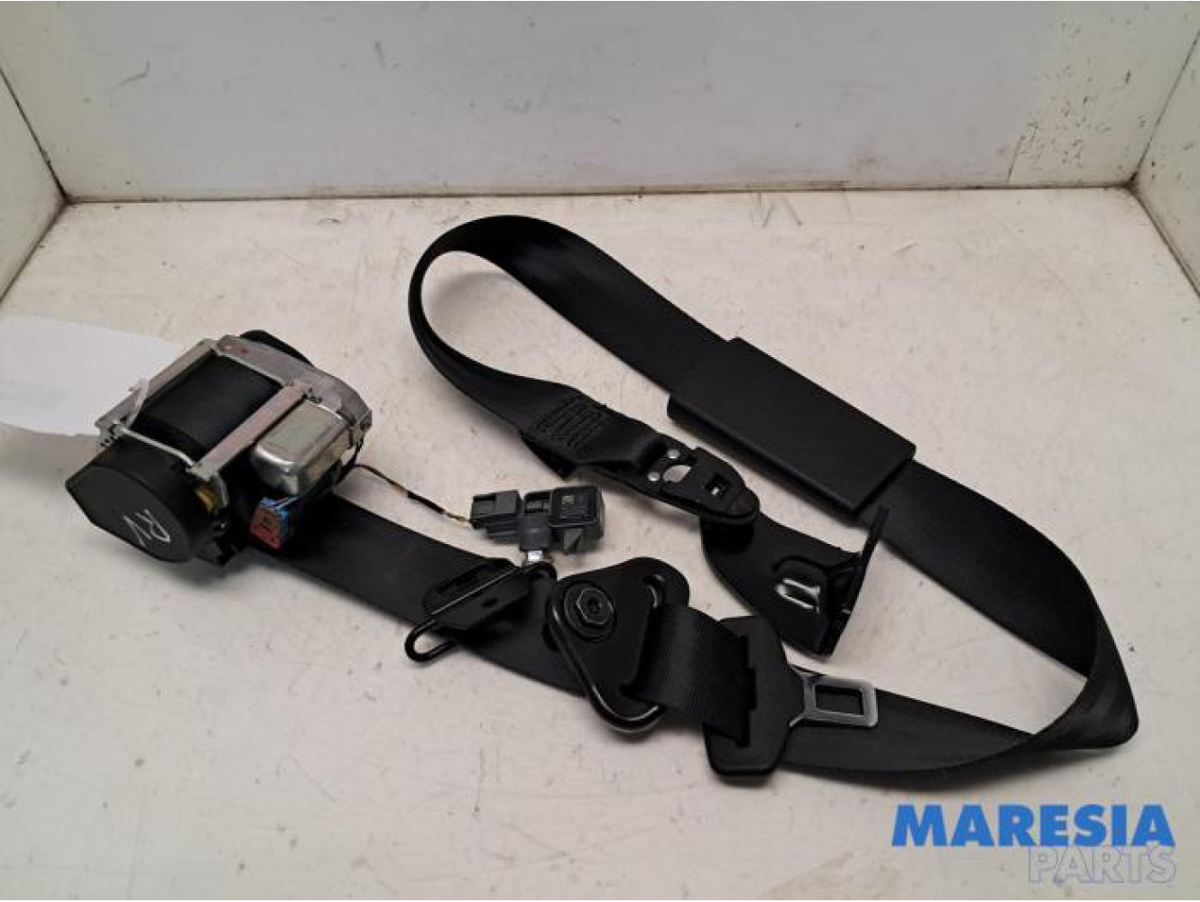 Renault - Clio - Front seatbelt, right