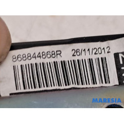 Renault - Clio - Front seatbelt, right