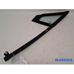 Renault - Clio - Quarter light, front right