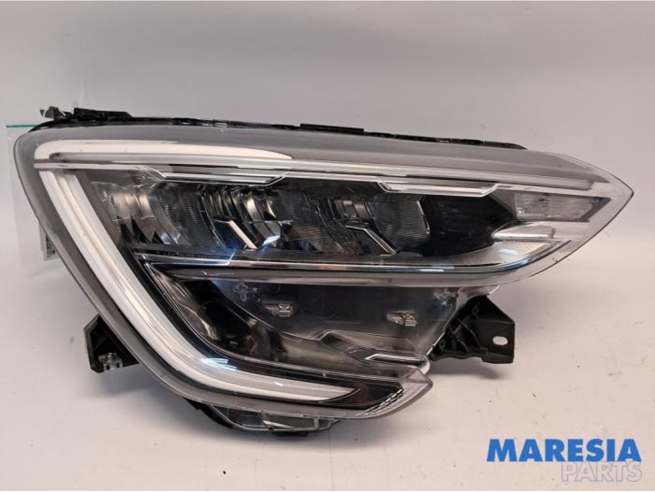 Renault - Arkana - Phare droit