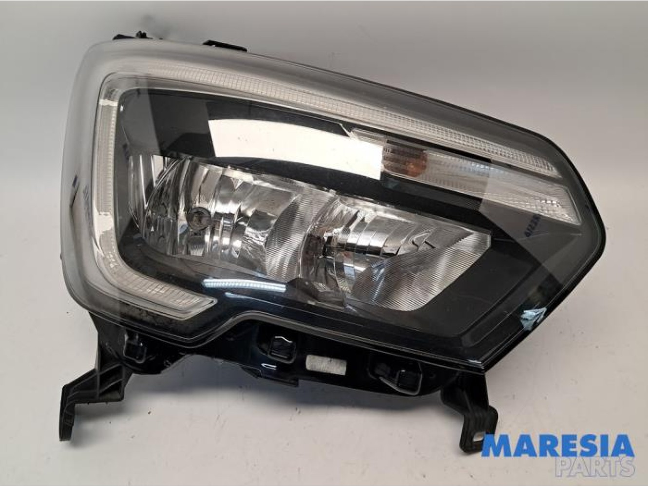 Renault - Master - Phare droit