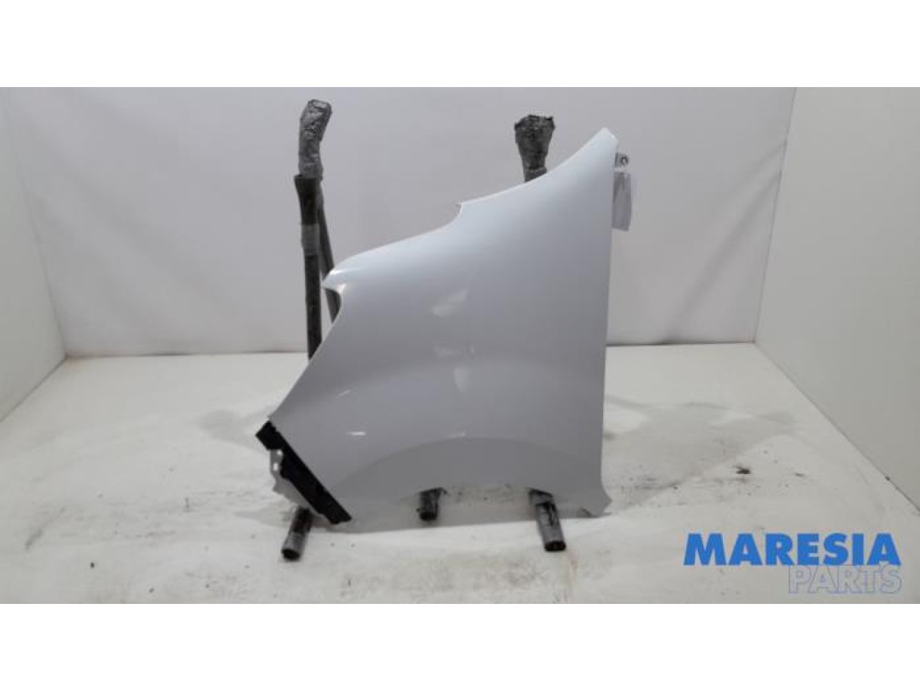 Renault - Master - Front wing, left