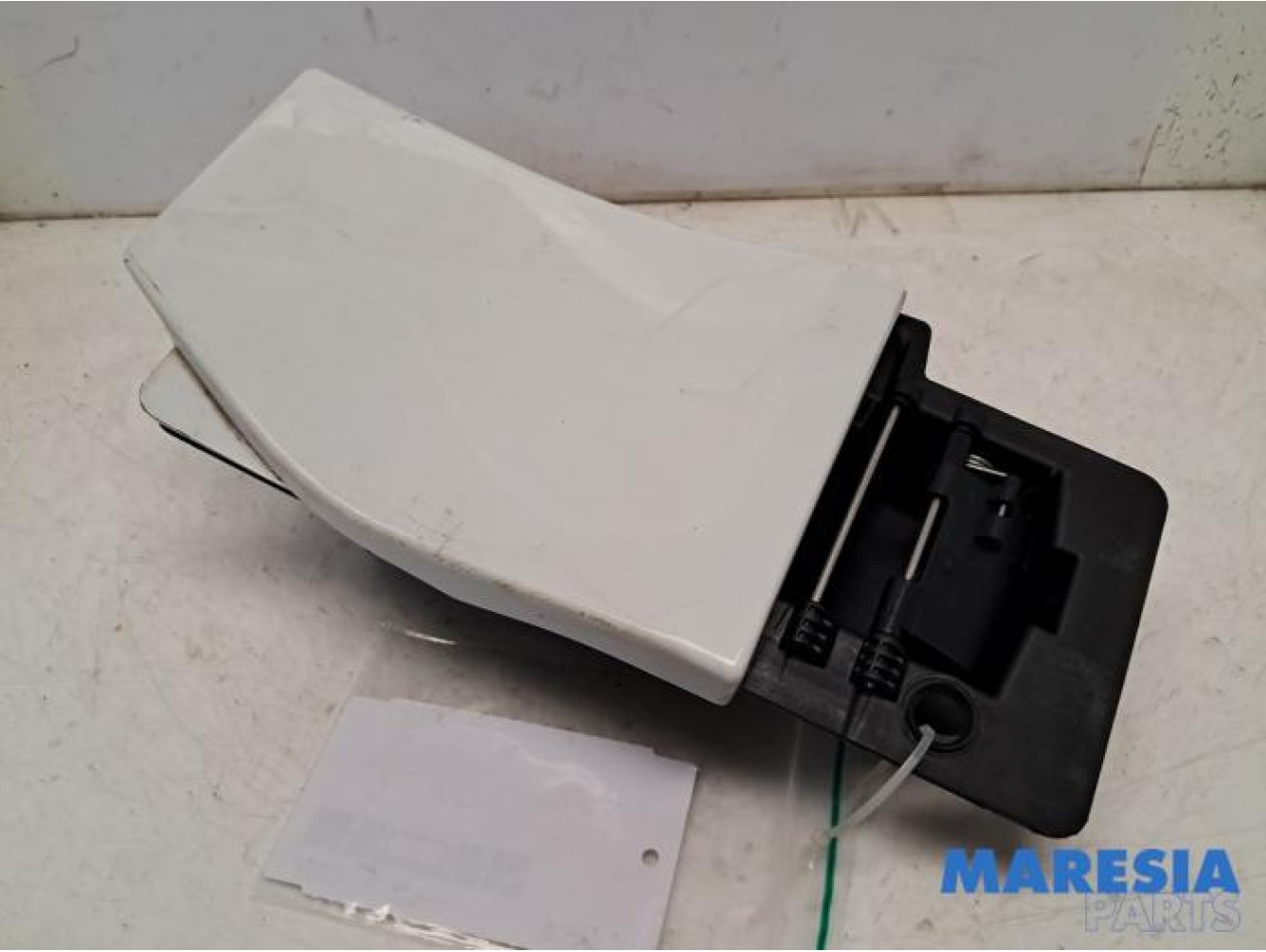 Opel - Vivaro - Tank Klep