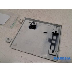 Opel - Vivaro - Tank Klep
