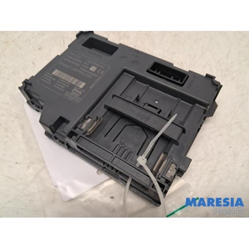 Renault - Captur - Card reader (lock)