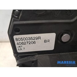 Renault - Captur - Front door lock mechanism 4-door, right