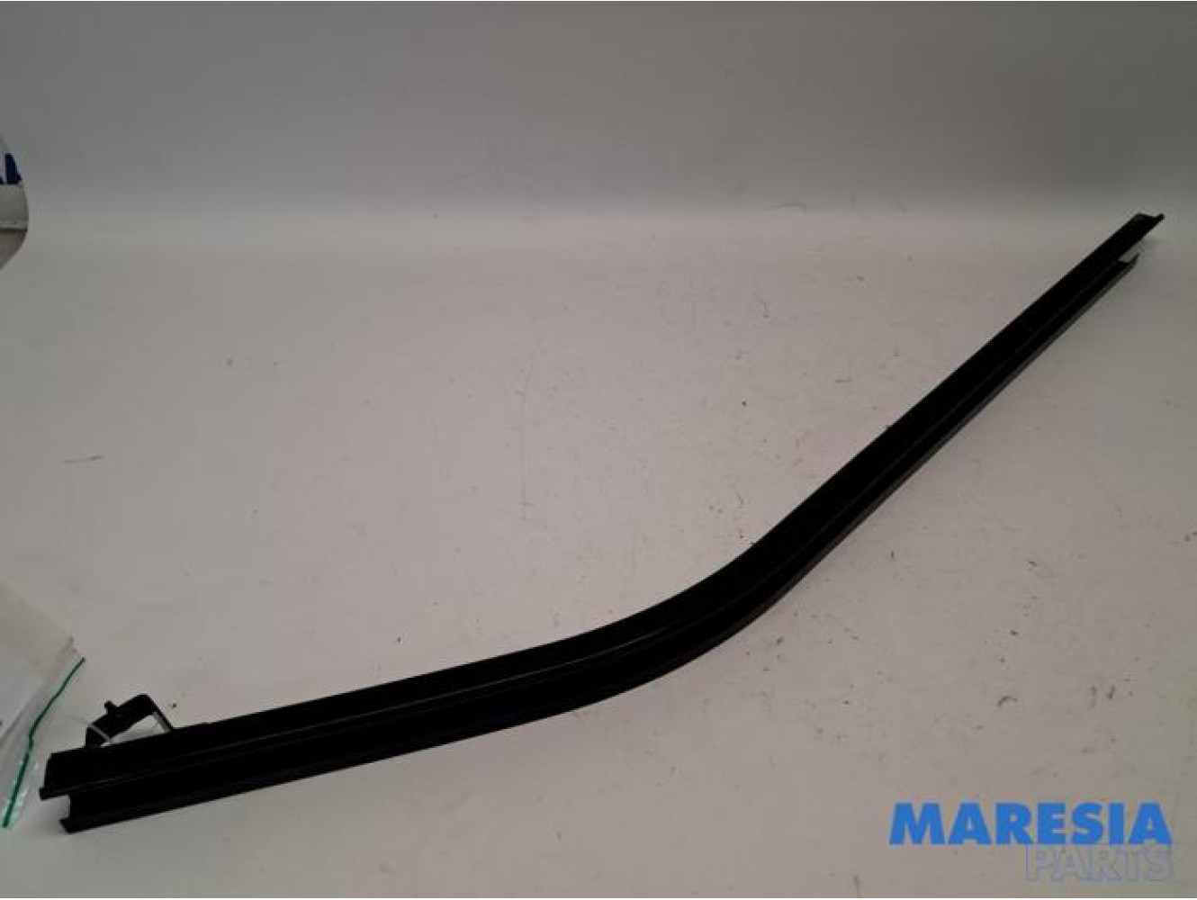 Opel - Vivaro - Sliding door rail, right