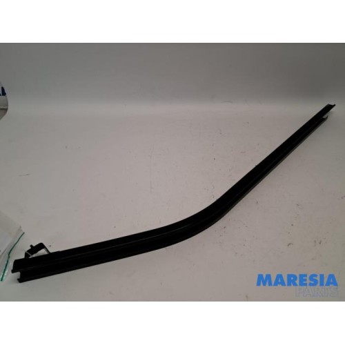 Opel - Vivaro - Sliding door rail, right