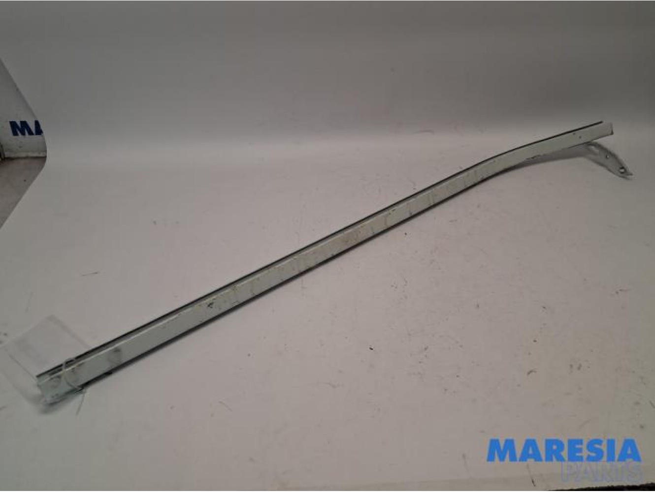 Opel - Vivaro - Sliding door rail, right