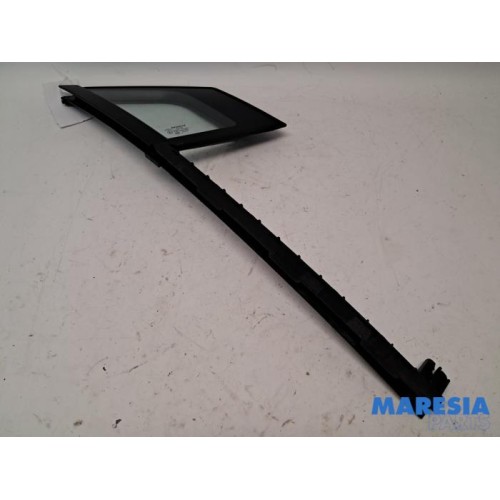 Renault - Captur - Quarter light, front right