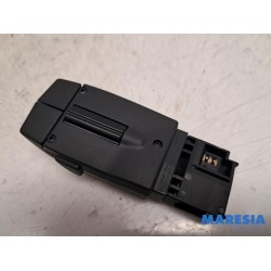 Renault - Captur - Steering wheel mounted radio control