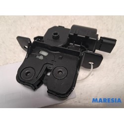 Renault - Captur - Tailgate lock mechanism