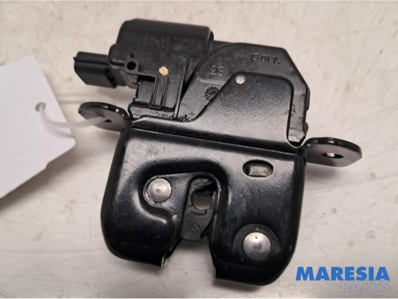 Renault - Captur - Tailgate lock mechanism