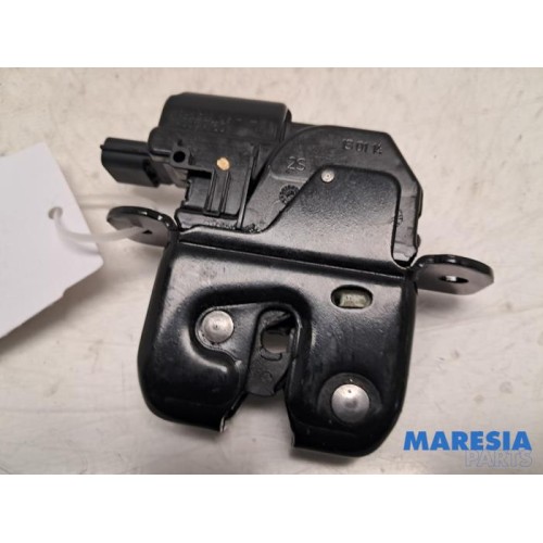 Renault - Captur - Tailgate lock mechanism