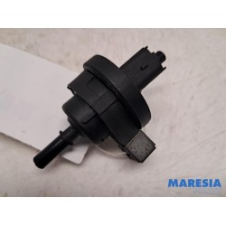 Renault - Captur - Vacuum valve
