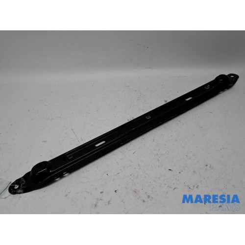 Citroen - C4 - Radiator bar
