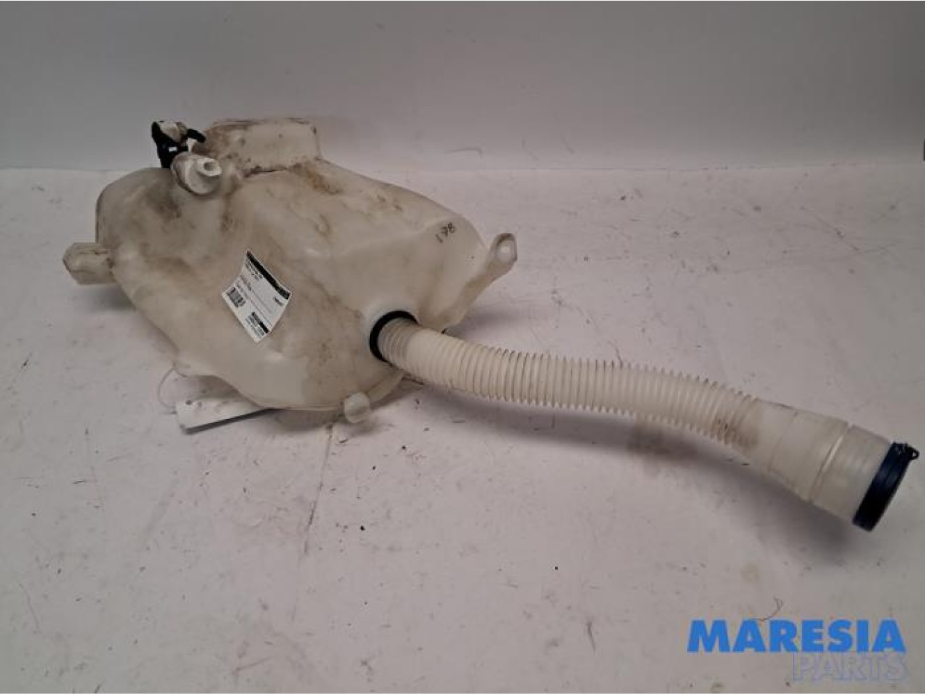 Citroen - C4 - Front windscreen washer reservoir
