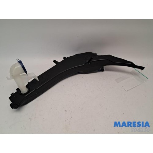 Peugeot - 308 - Front windscreen washer reservoir
