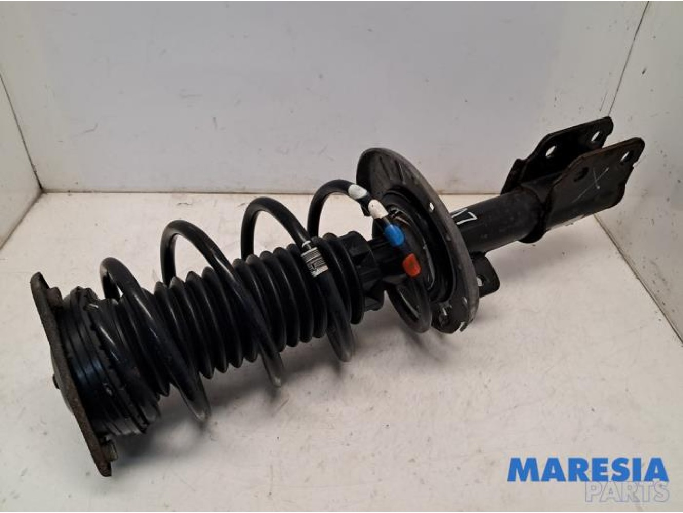 Peugeot - 308 - Front shock absorber rod, left