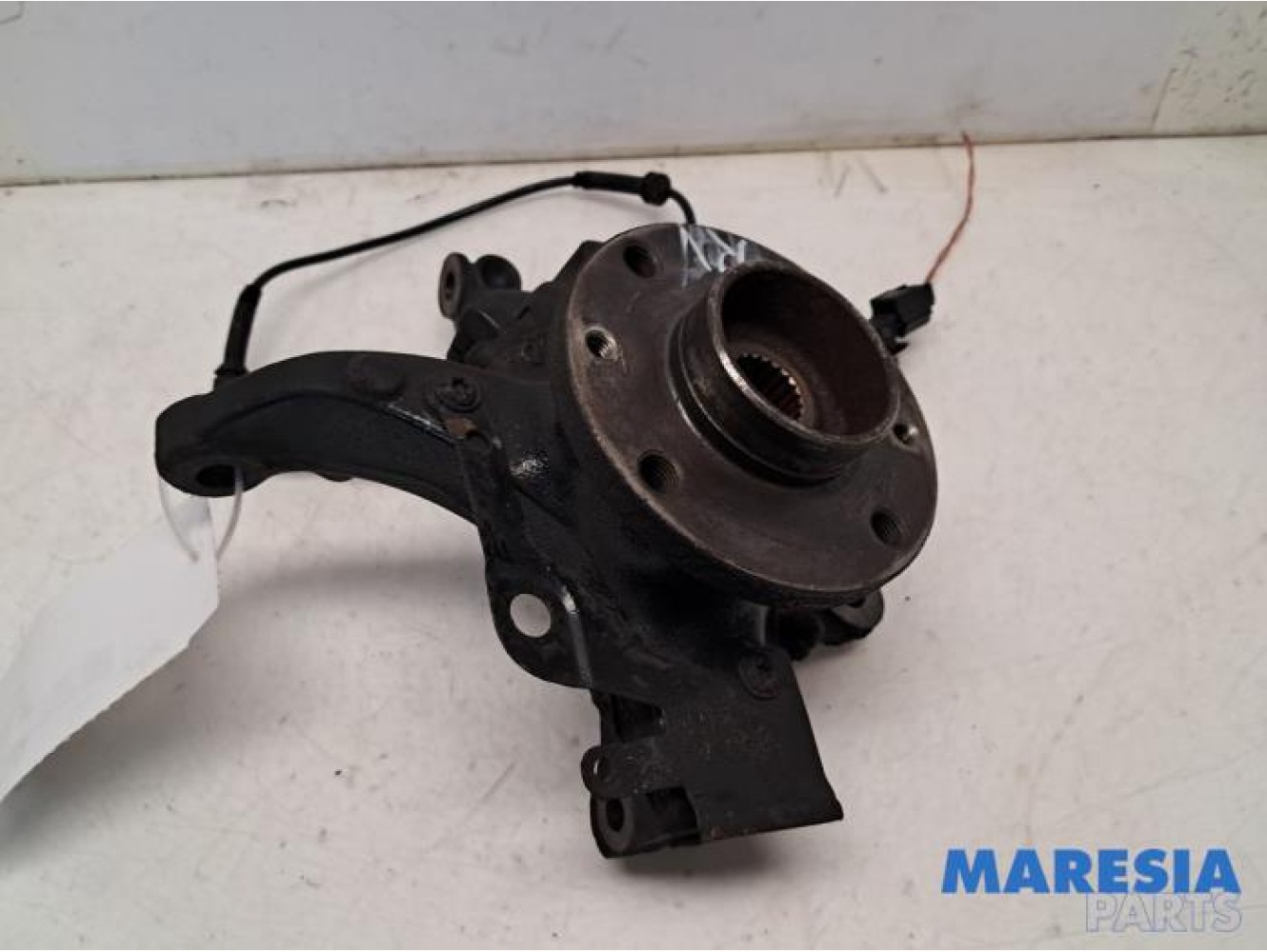 Renault - Captur - Knuckle, front right