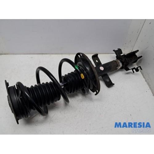 Renault - Captur - Front shock absorber rod, right