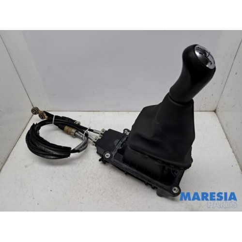 Renault - Captur - Gear stick