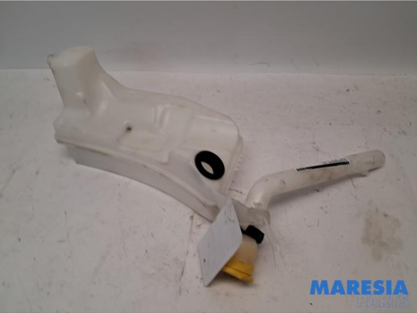Renault - Captur - Front windscreen washer reservoir
