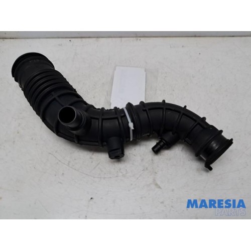 Renault - Clio - Air intake hose