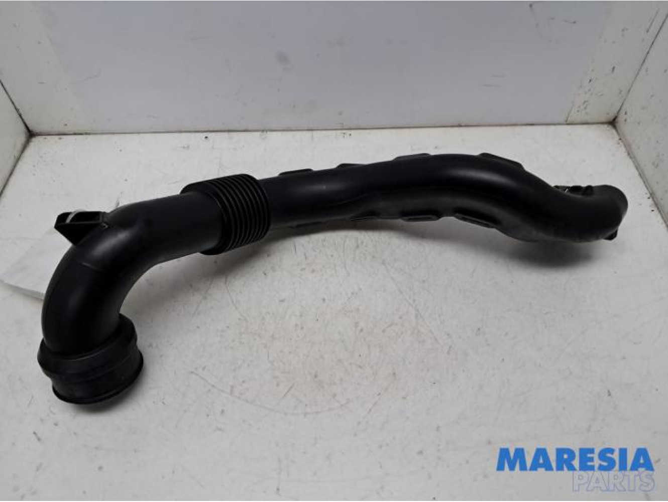 Renault - Clio - Air intake hose