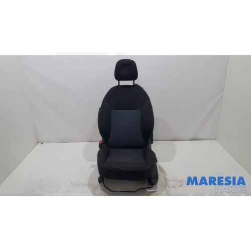 Peugeot - 208 - Stoel links