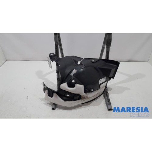 Renault - Clio - Wheel arch liner