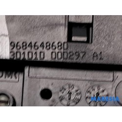 Citroen - C4 - Tailgate lock mechanism