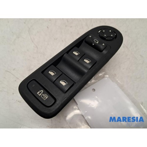 Peugeot - 308 - Multi-functional window switch