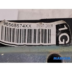 Peugeot - 308 - Front seatbelt, left