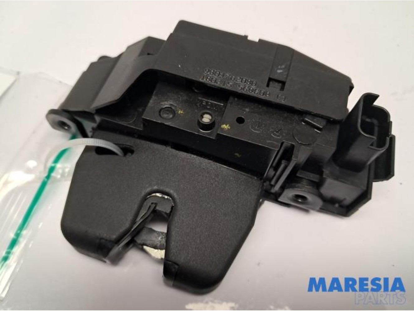 Peugeot - 308 - Tailgate lock mechanism