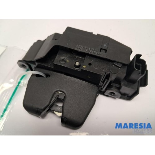 Peugeot - 308 - Tailgate lock mechanism