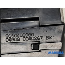 Peugeot - 308 - Tailgate lock mechanism