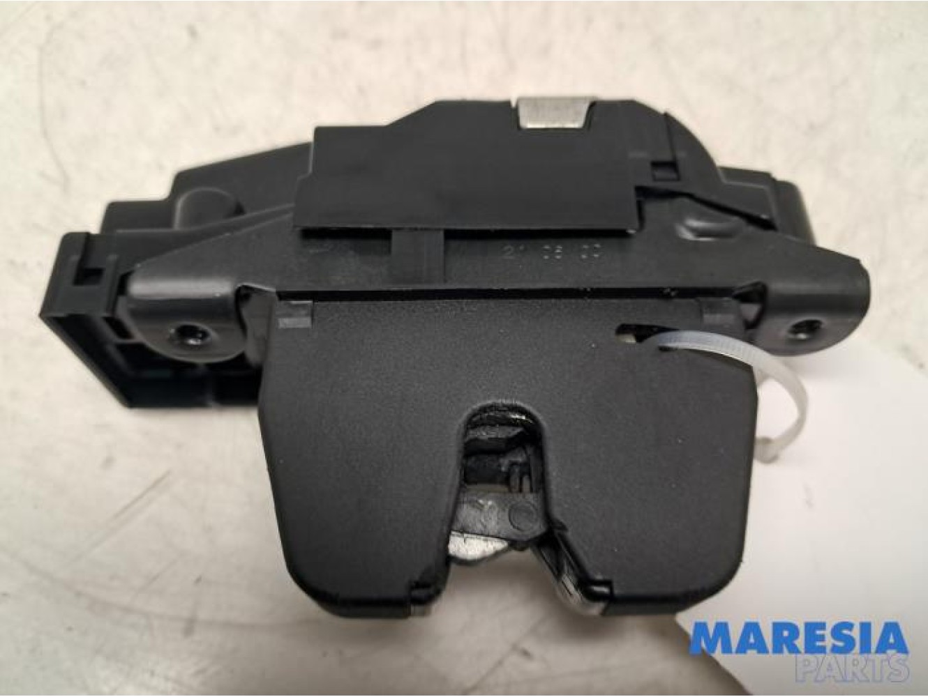 Peugeot - 308 - Tailgate lock mechanism