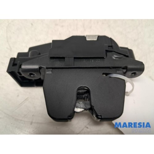 Peugeot - 308 - Tailgate lock mechanism