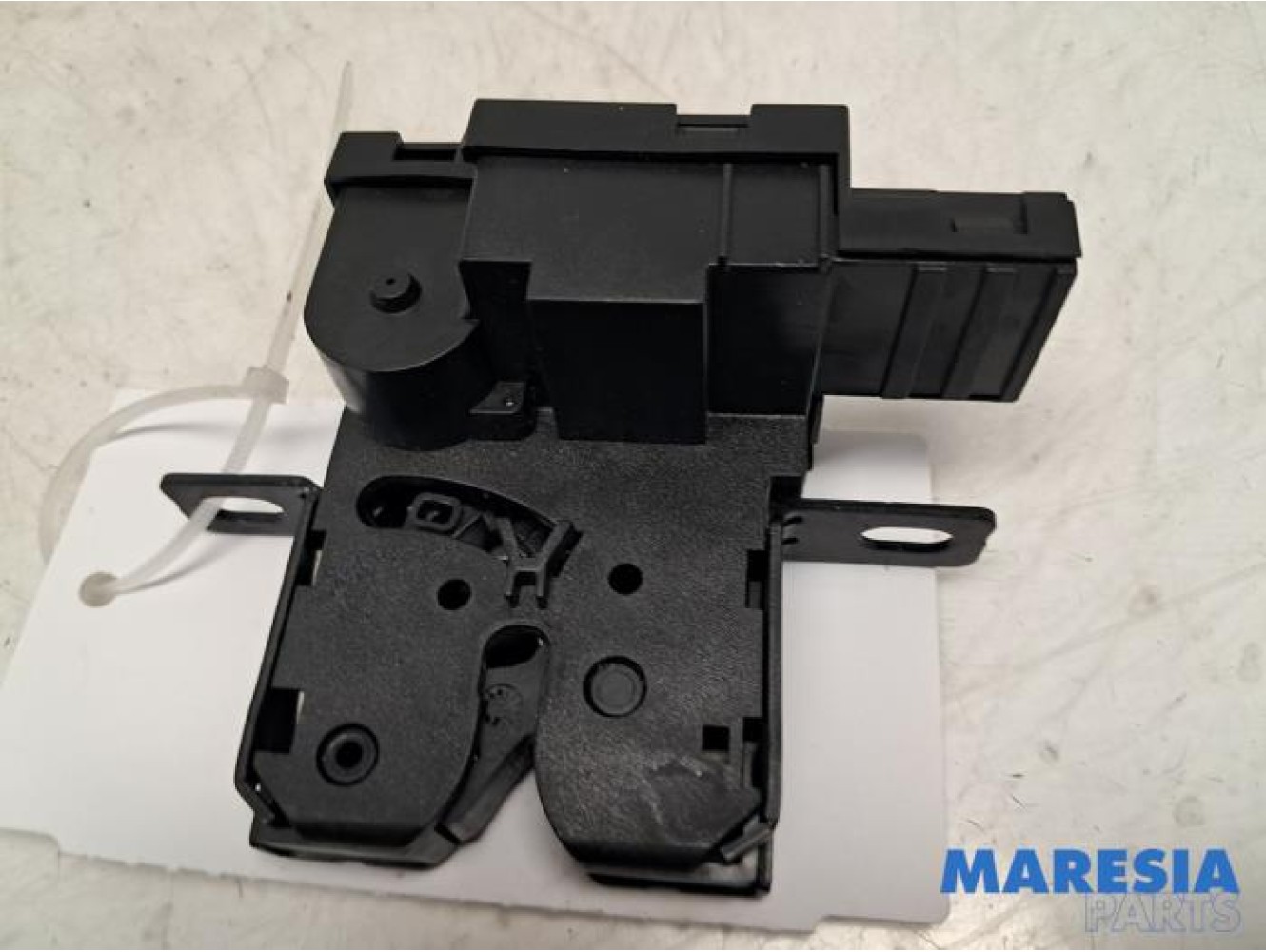 Peugeot - 308 - Tailgate lock mechanism