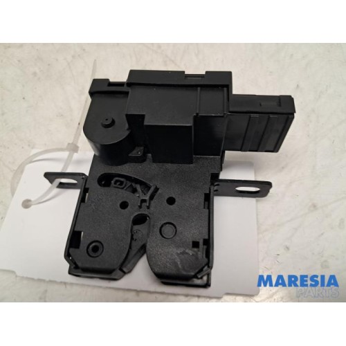 Peugeot - 308 - Tailgate lock mechanism