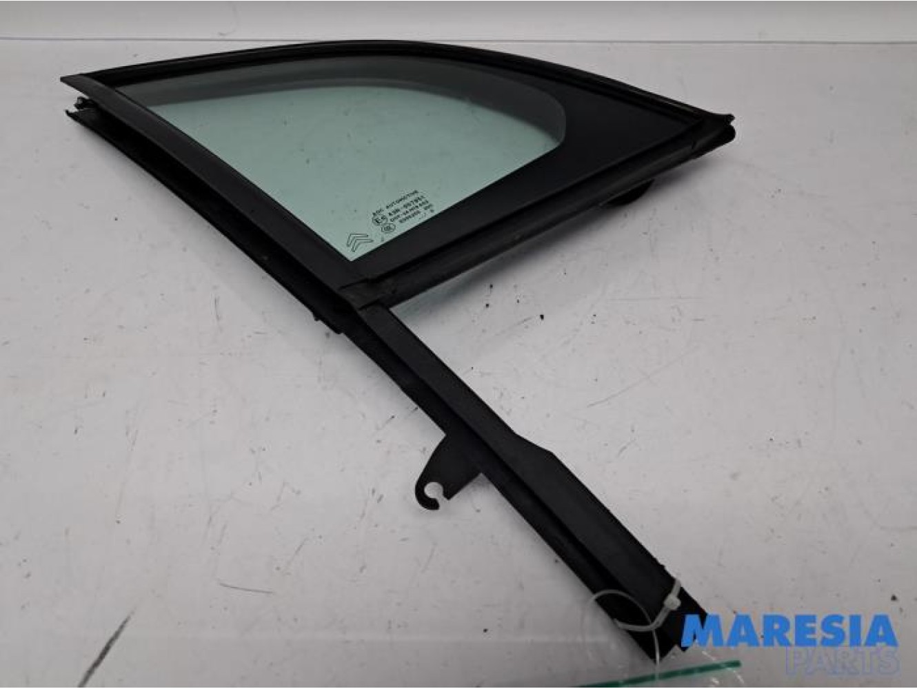 Citroen - DS3 - Quarter light, front right