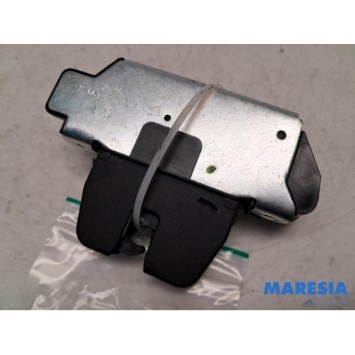 Citroen - DS3 - Tailgate lock mechanism