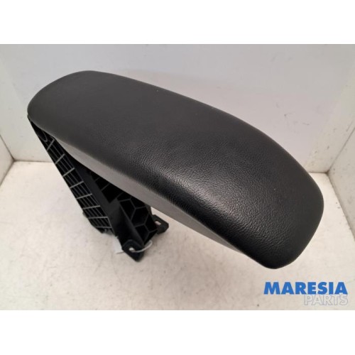 Citroen - DS3 - Armrest