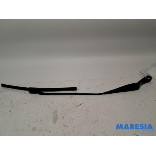 Peugeot - 308 - Front wiper arm