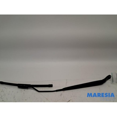 Citroen - DS3 - Front wiper arm