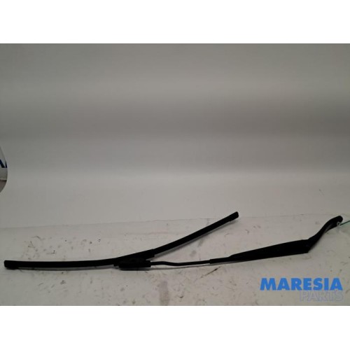Citroen - DS3 - Front wiper arm