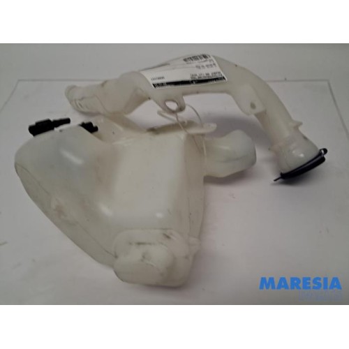 Peugeot - 208 - Front windscreen washer reservoir